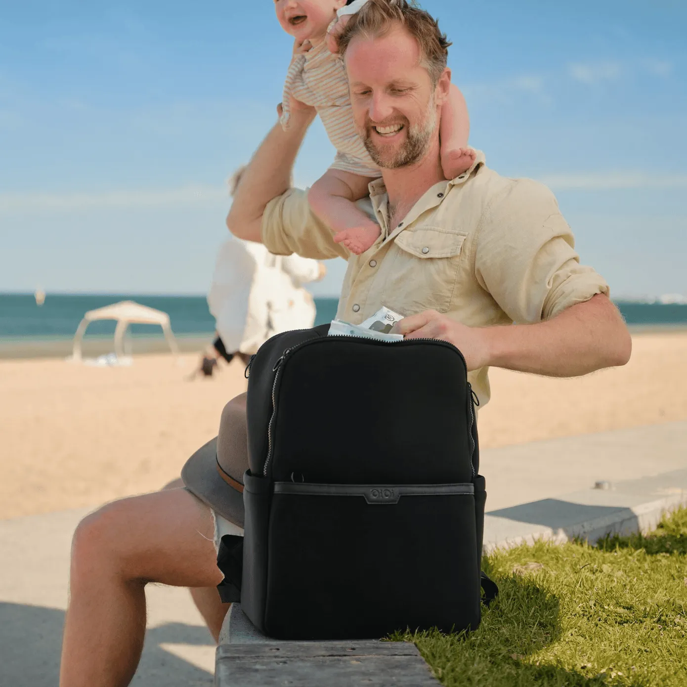 OiOi Nappy Backpack Multitasker - Black Neoprene